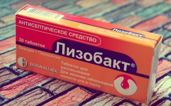 Белые штуки, налёт на гландах. Что это, как убрать